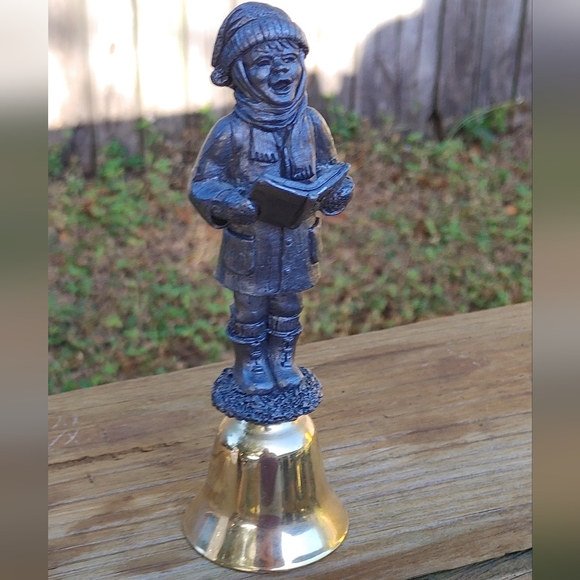 Michael Ricker The Caroler Boy Bell - Picture 5 of 9